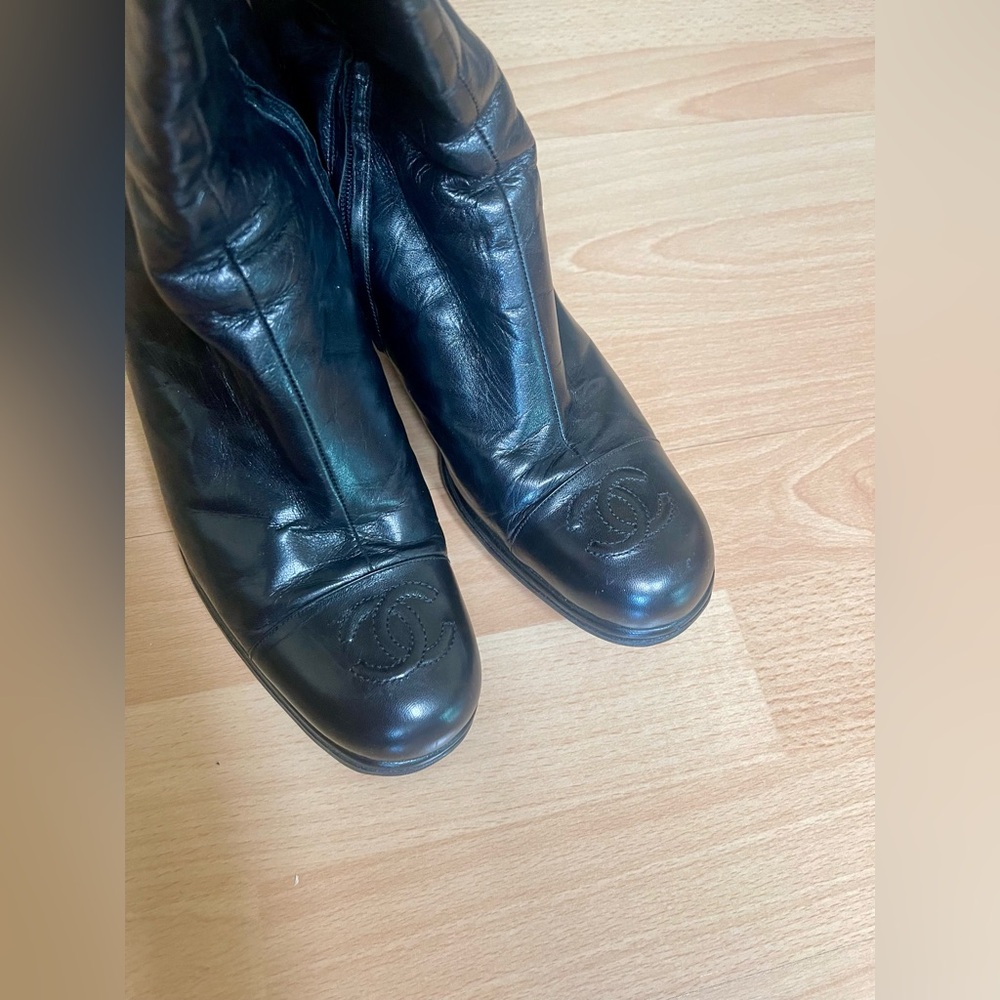 Vintage Chanel Black Leather Knee Boots 
Size 8.5 AUTHENTIC - Picture 2 of 10